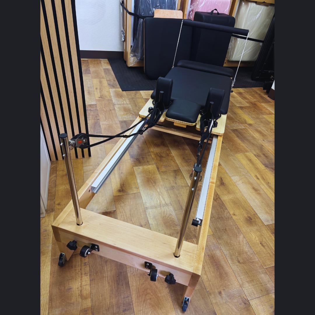 【新品・送料込み／黒】折りたたみ式リフォーマー(メープル材、SWPBスプリング）