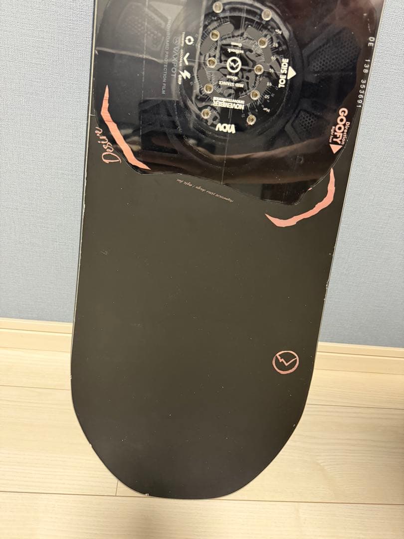 【週末値下げ！】スノーボード 138cm デザイア　ノベンバー