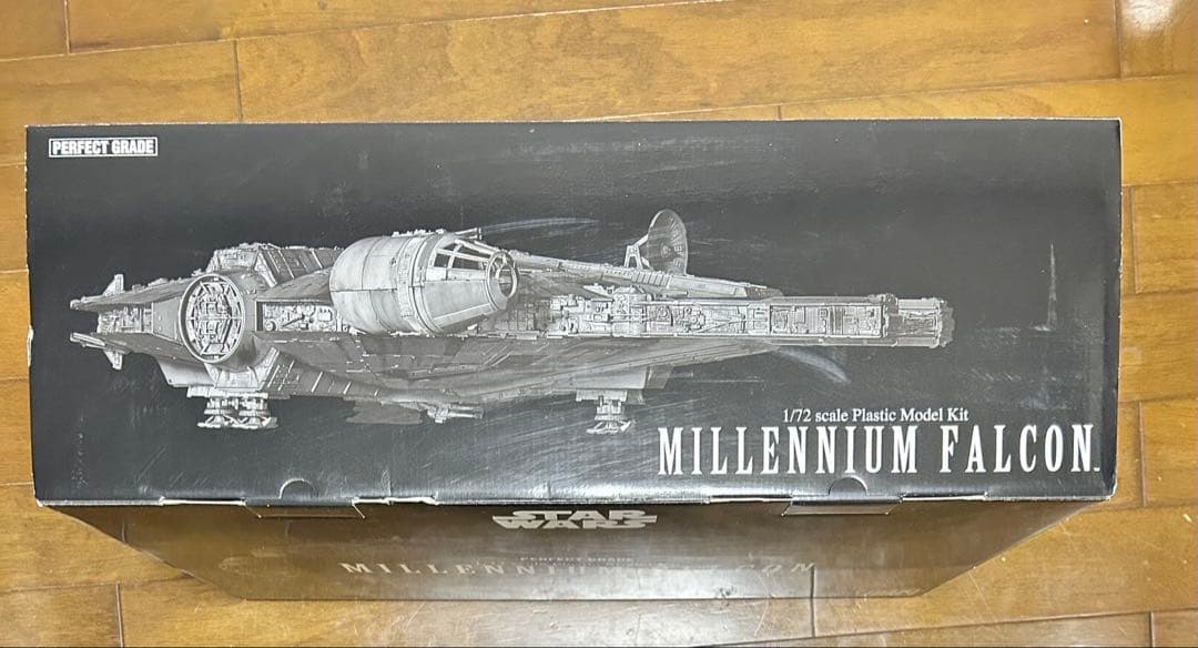 プレミアムバンダイ 限定版 1/72 PG ミレニアム ・ ファルコン)