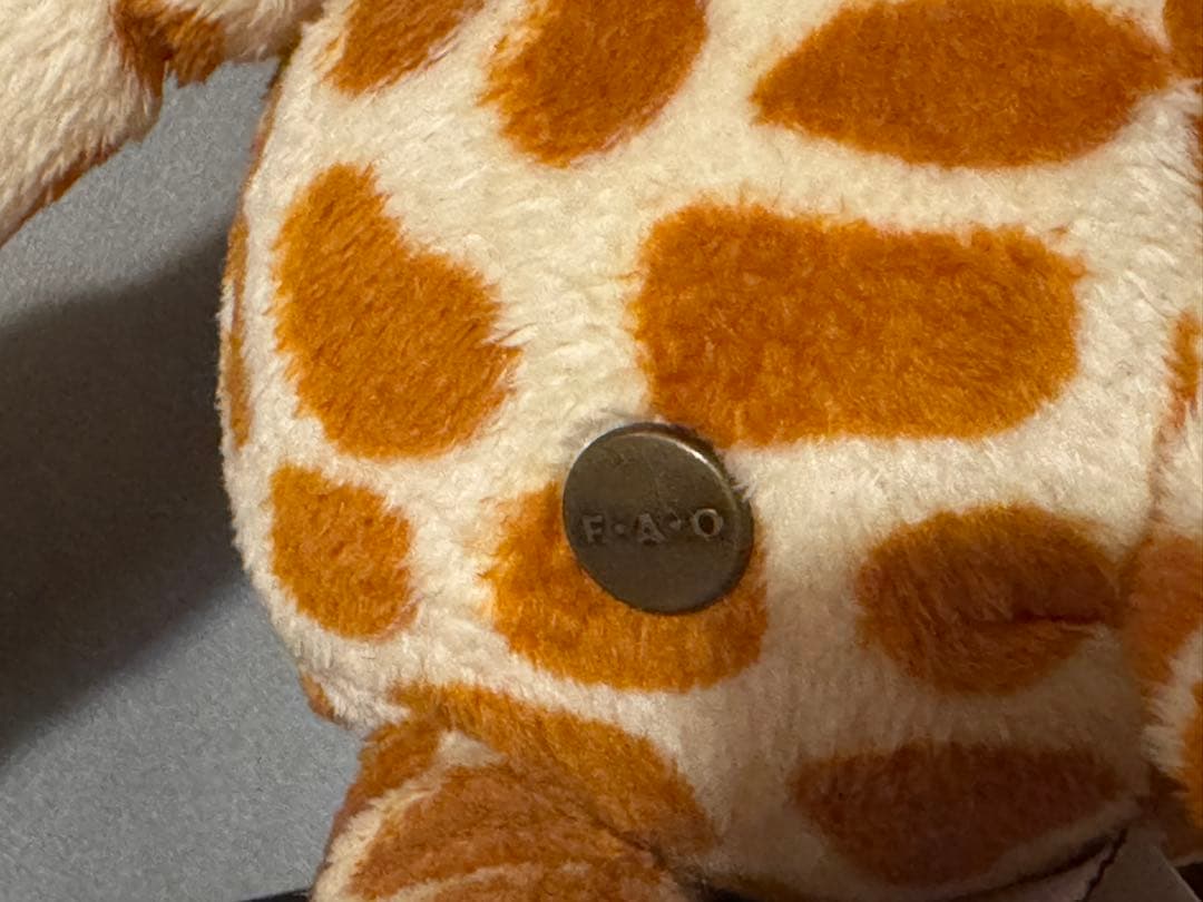 NY FAO キリンのお人形