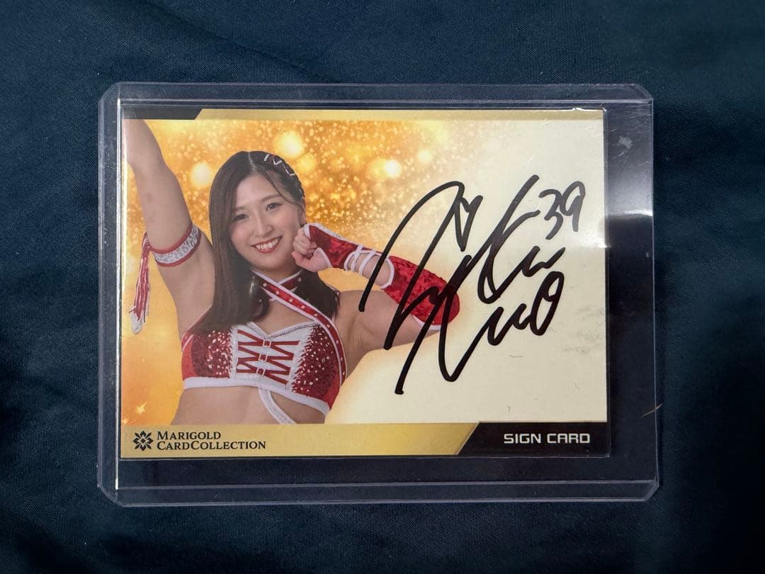 女子プロレス　マリーゴールド　直筆サイン入りカード　青野未来　トレカ