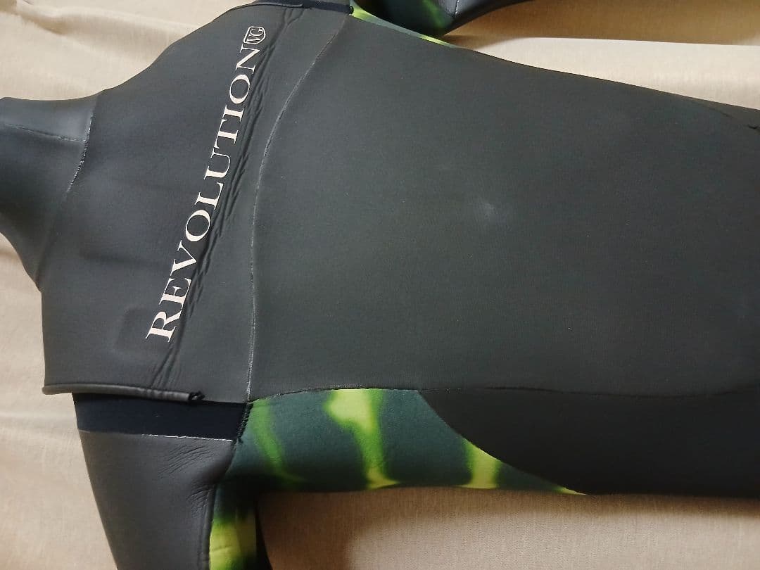 ■1シーズン■ハンガー付■REVOLUTION セミドライ　ML相当 ウェット