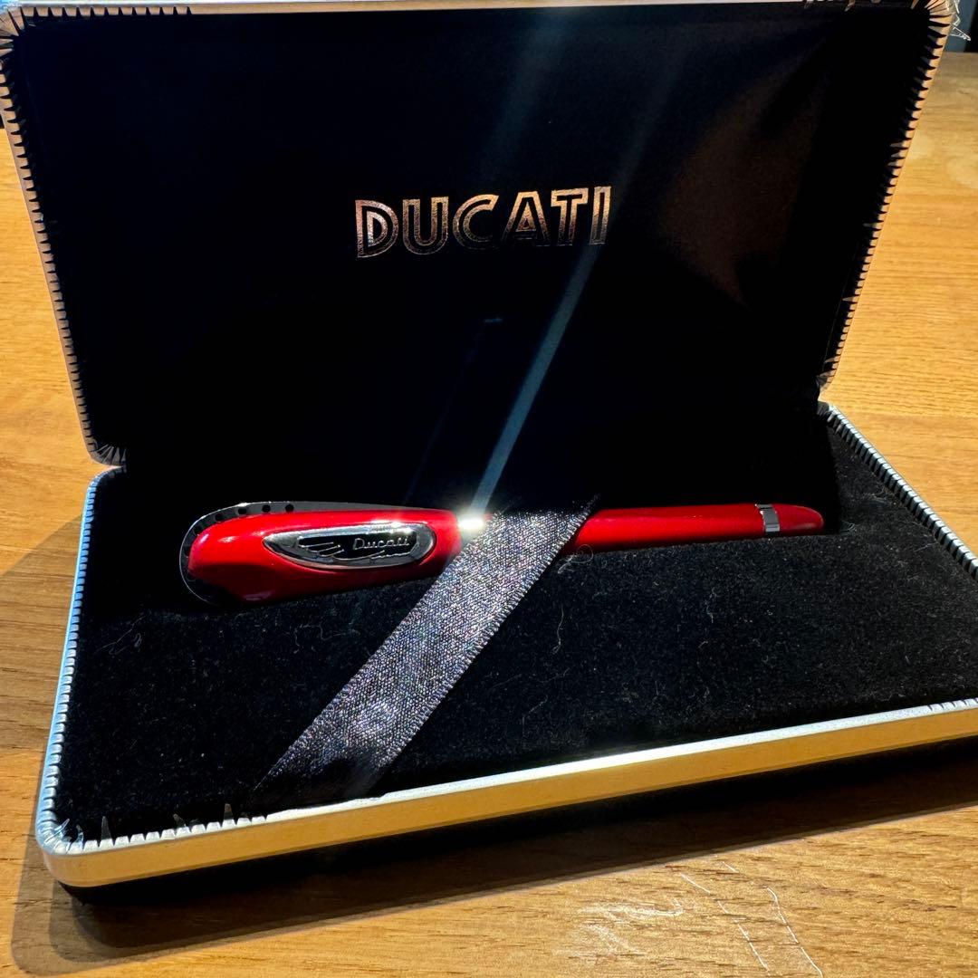 ドゥカティ 750 万年筆