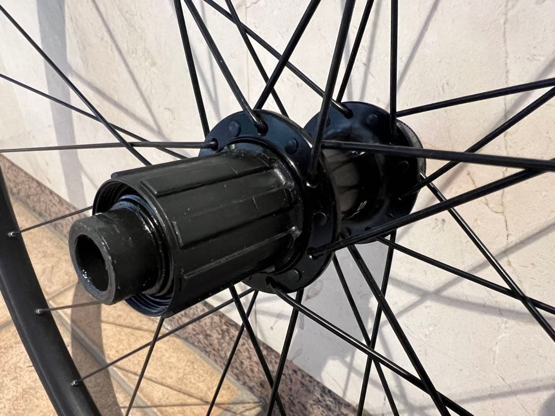 【美品】シマノ WH-RS171 DB（タイヤ・チューブ付） 完成車外し