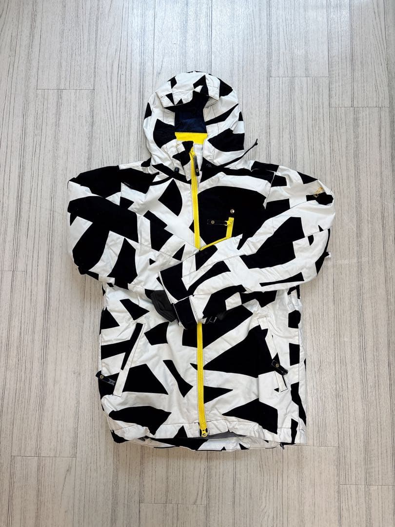 スノーボードウェア 女性用 白黒ストライプ