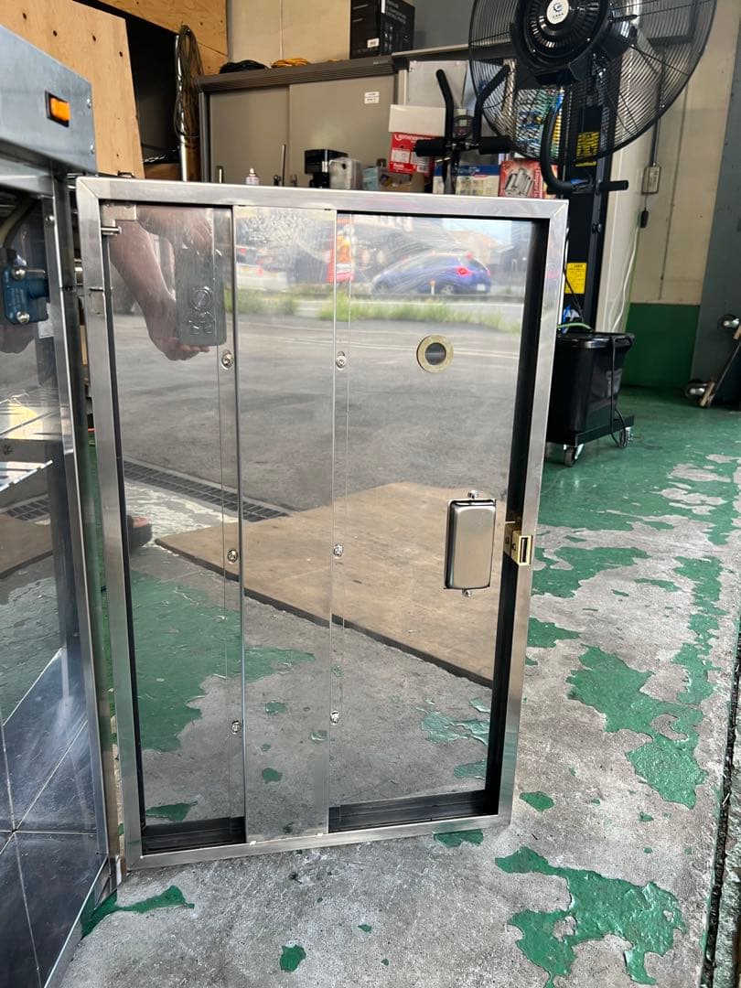 業務用包丁電気消毒器 壁掛けタイプ