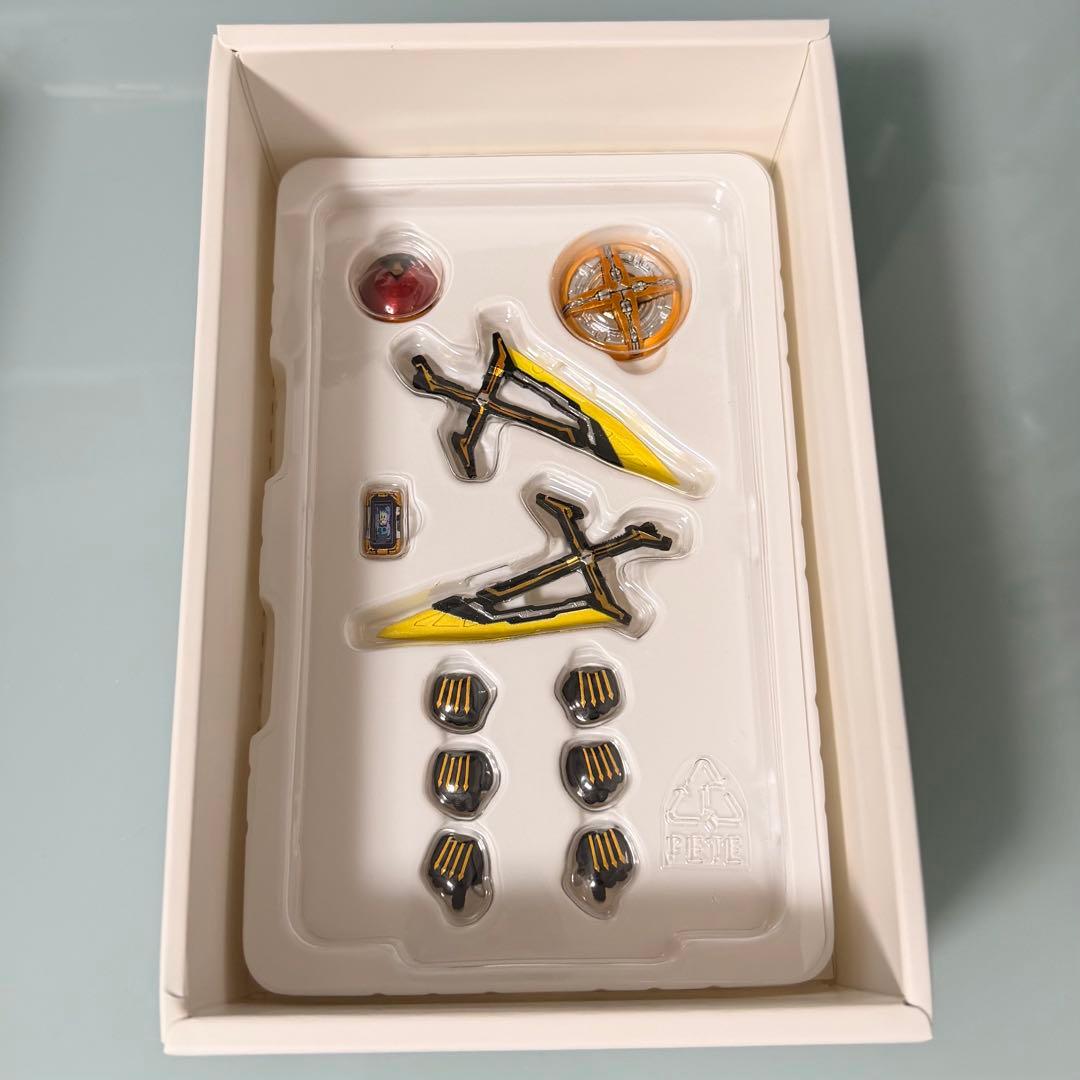 【中古】S.H.フィギュアーツ 真骨彫 仮面ライダーネクストカイザ