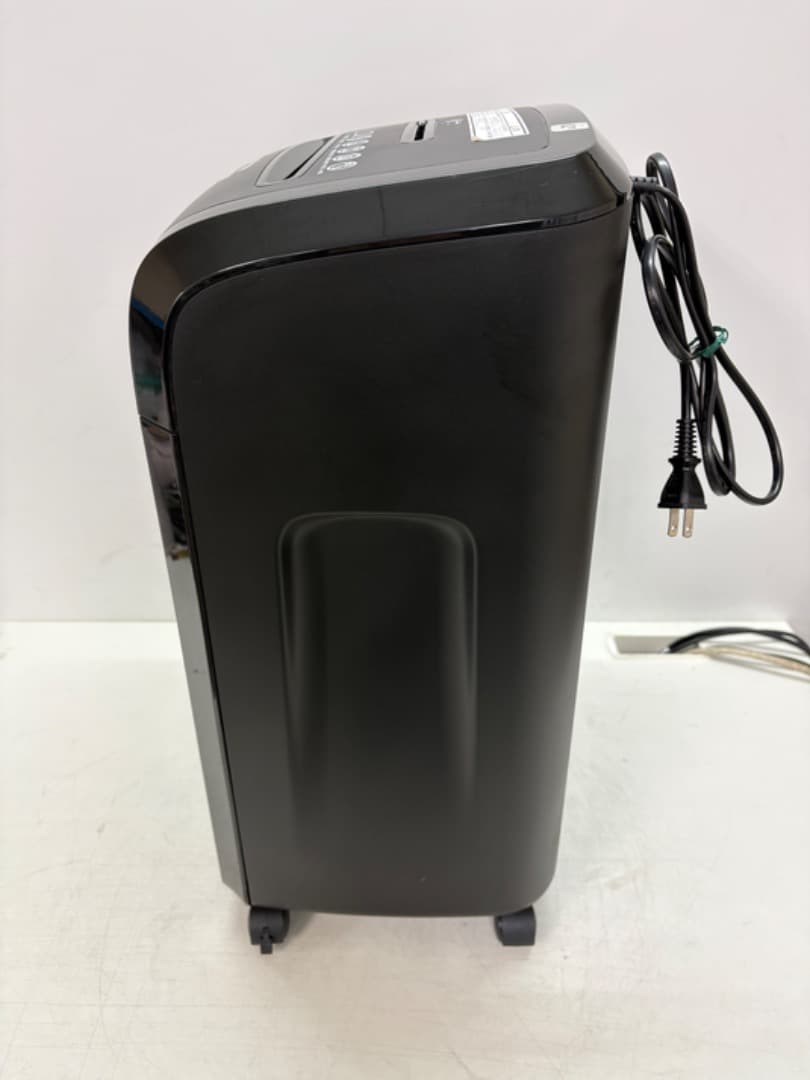 【美品】 Fellowes　シュレッダー　8枚細断　ディスク・カードも可　937