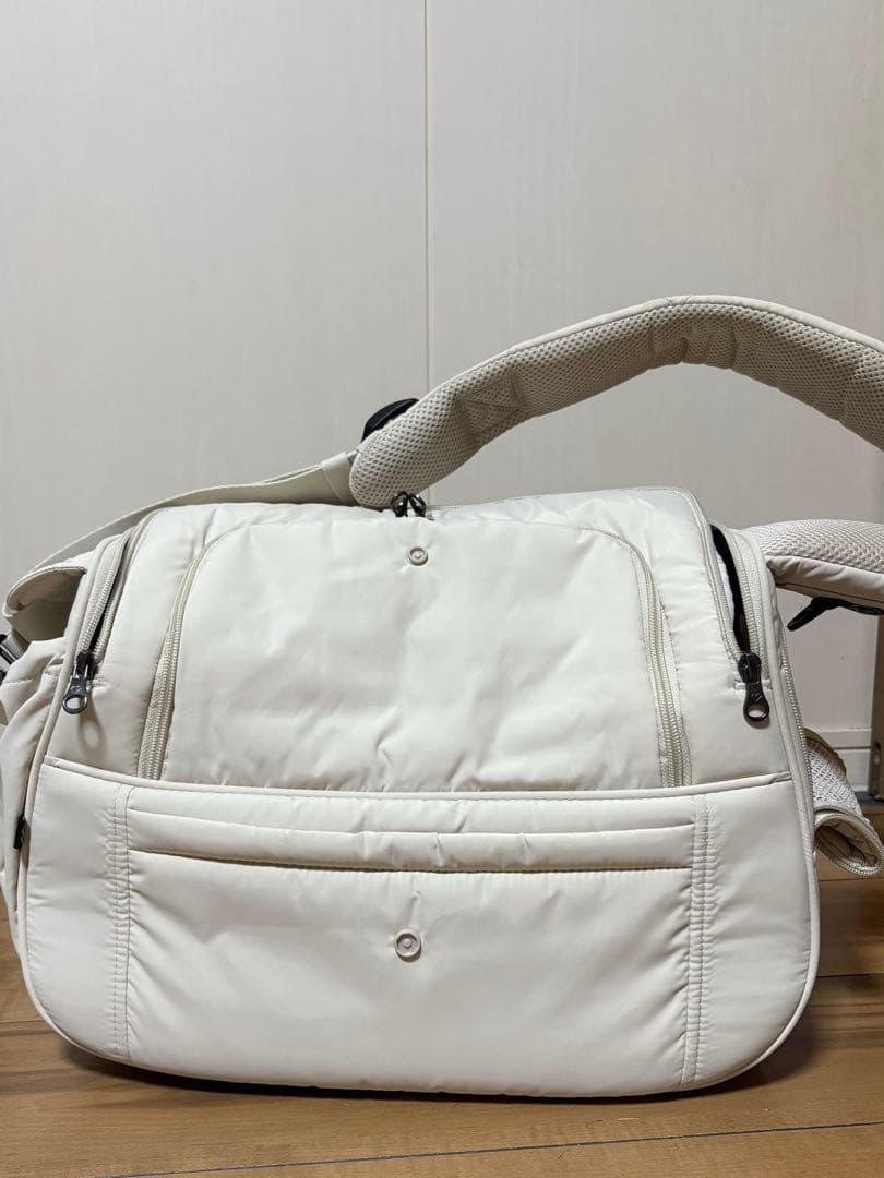 SSOOOK スリングバッグ ホワイト　右　ポーチ付き