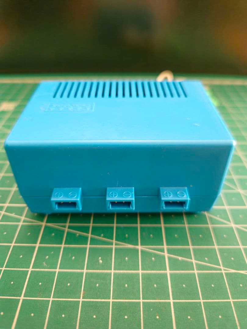 KATO 3灯式自動信号機(３個セット)、自動信号機用電源のセット