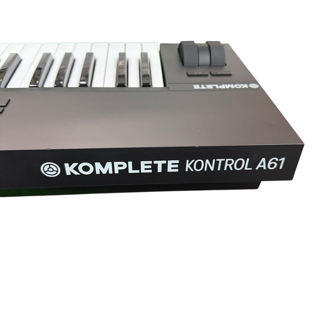 KOMPLETE KONTROL A61 MIDIキーボード　作曲