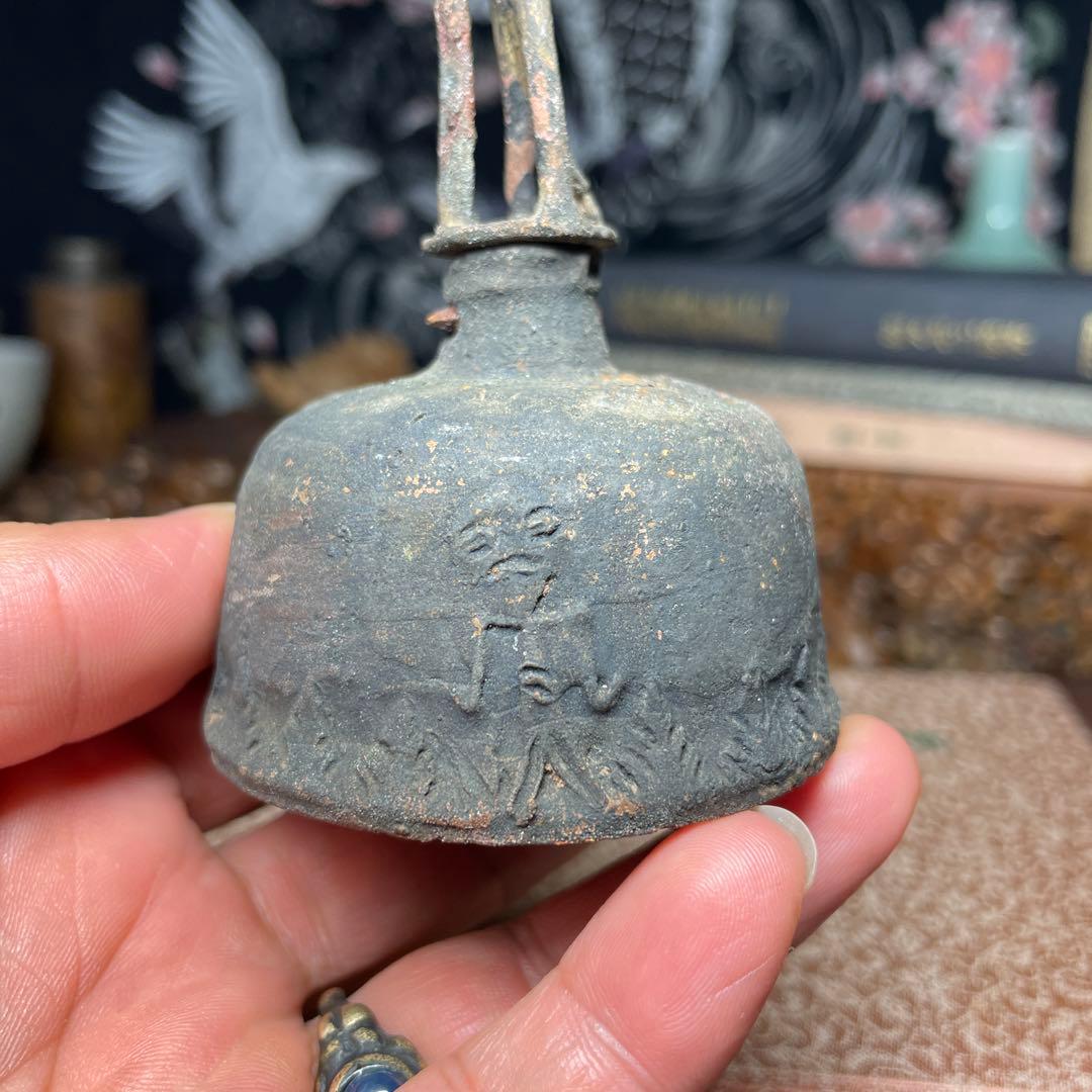 金属製 人形形状の鐘 ちいさな音が鳴るハンドベル 古道具 骨董