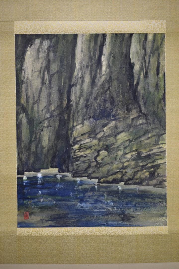 不詳/作者不詳/岩壁図/桐太巻箱付/布袋屋掛軸HE-946