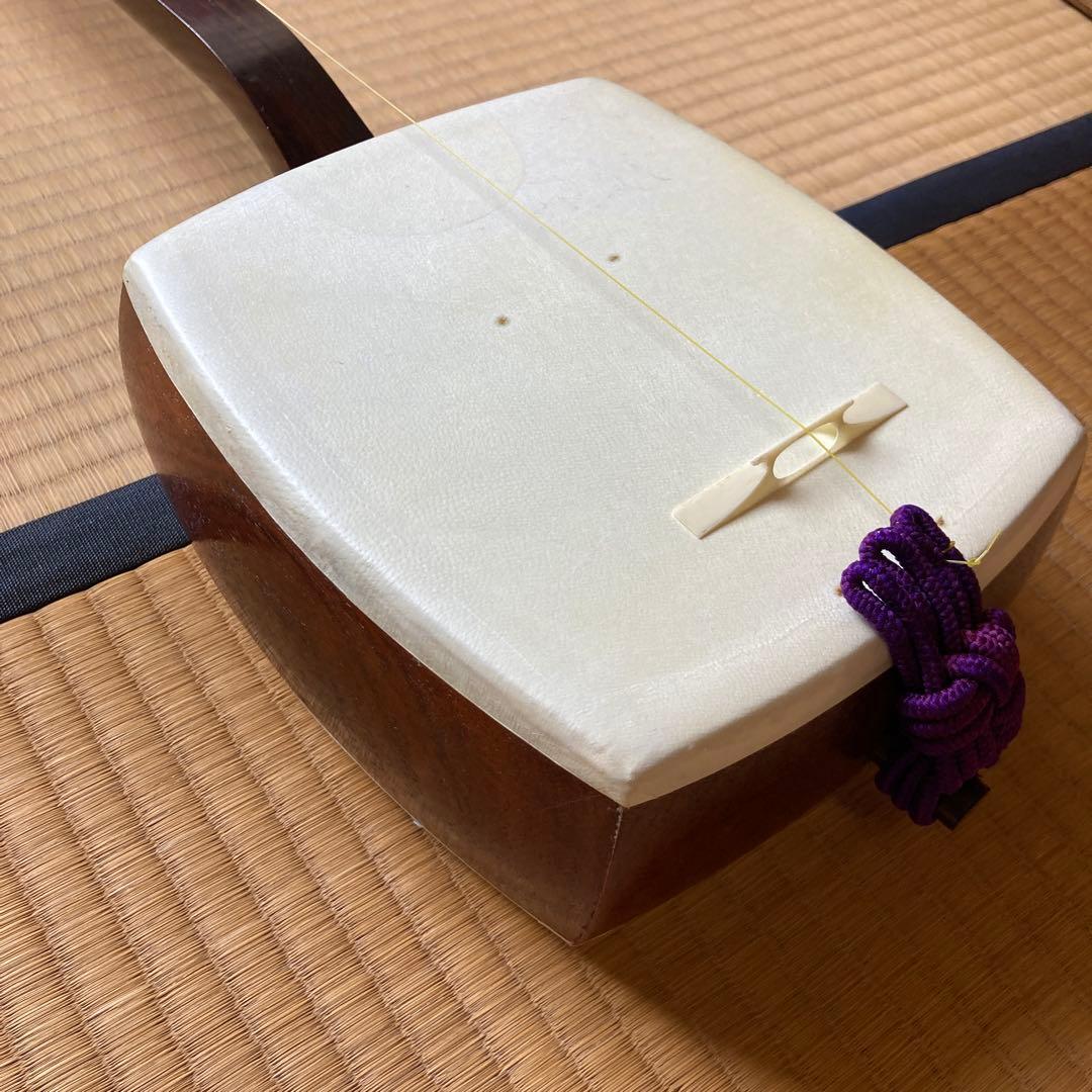 三味線1棹と収納用長袋、三味線の￼ソフトケース及び三味線2丁立箱1箱の4点セット