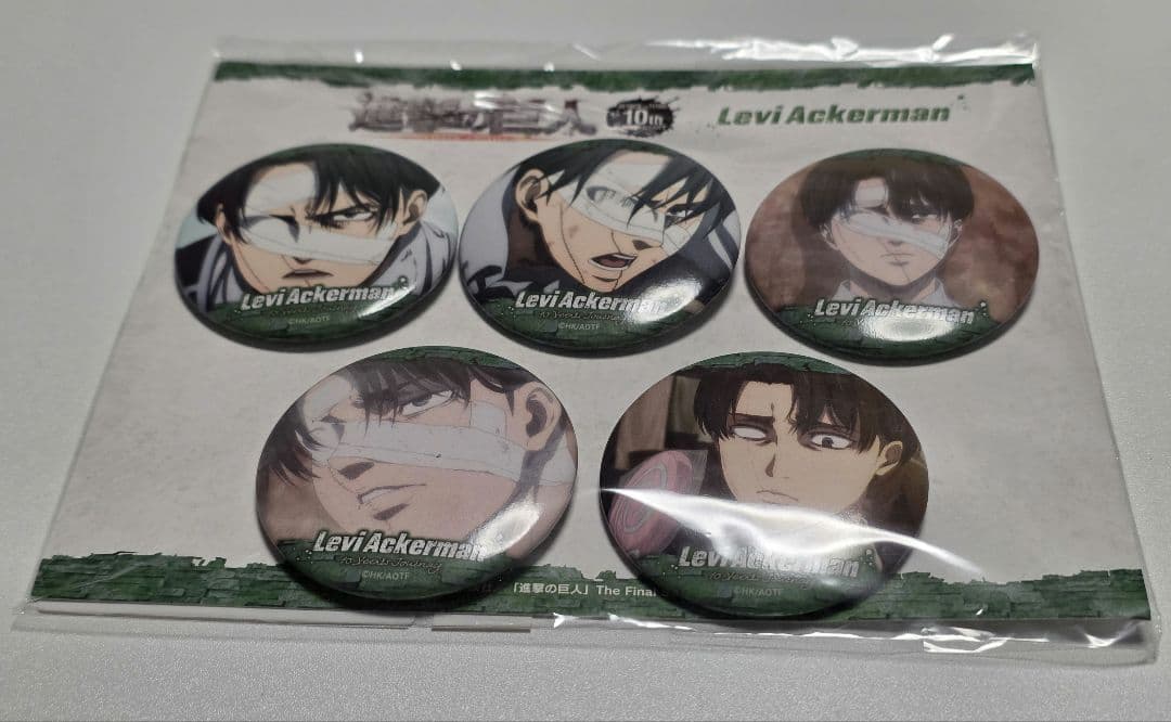 未開封品　進撃の巨人　缶バッチセット　エレン　リヴァイ