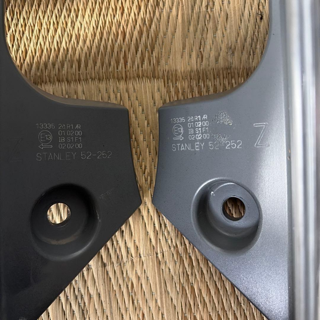 トヨタ アクア 純正 NHP10 左右セット