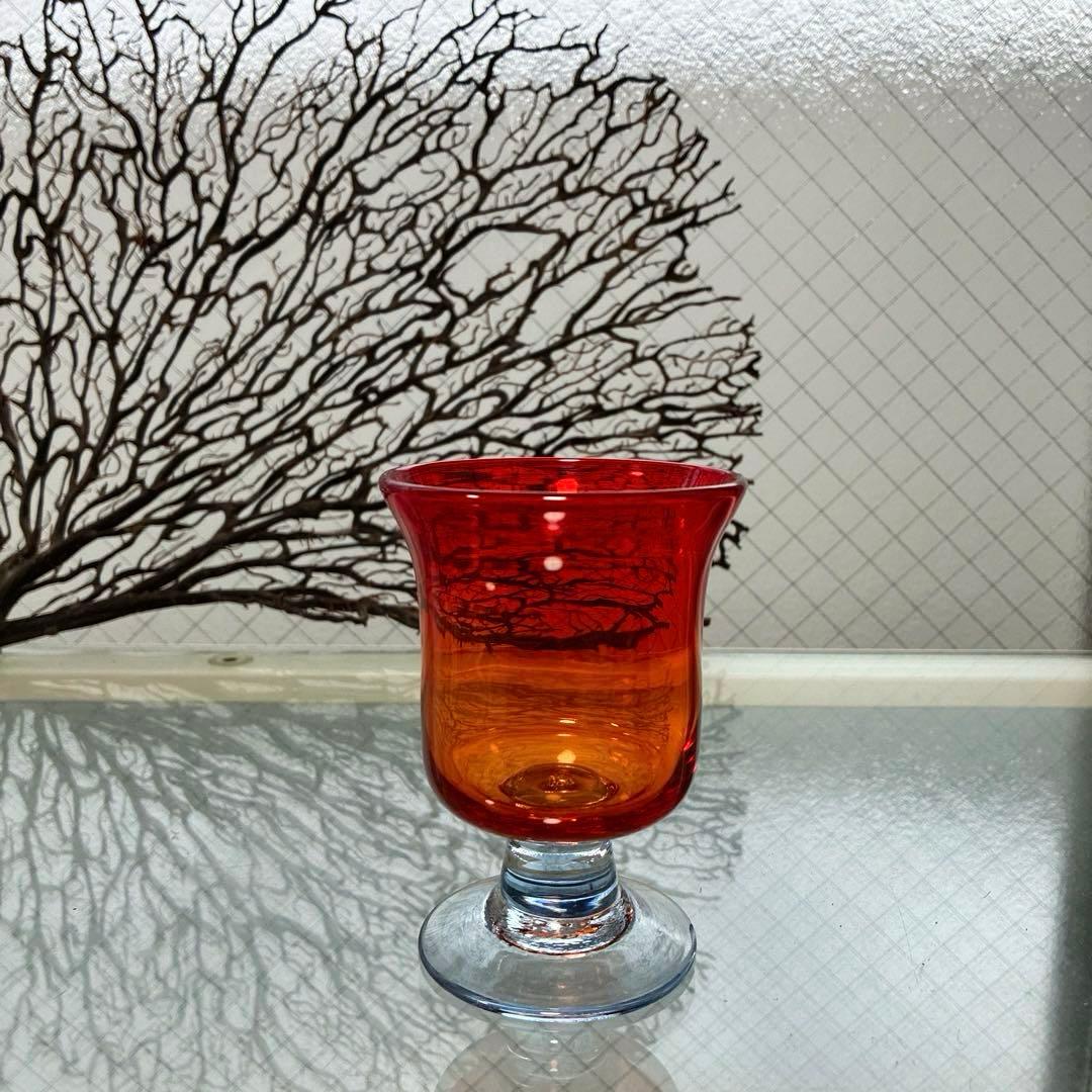 骨董　時代ガラス　希少　朱赤暈し　ベル型　水色脚付　小さめ　氷コップ１客