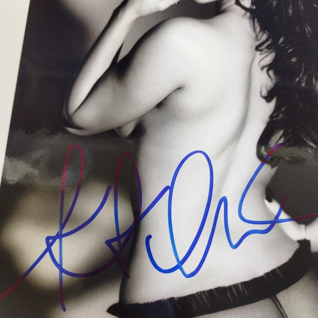 キム・カーダシアン　直筆サイン入り　8Ｘ10 フォト　証明書付き