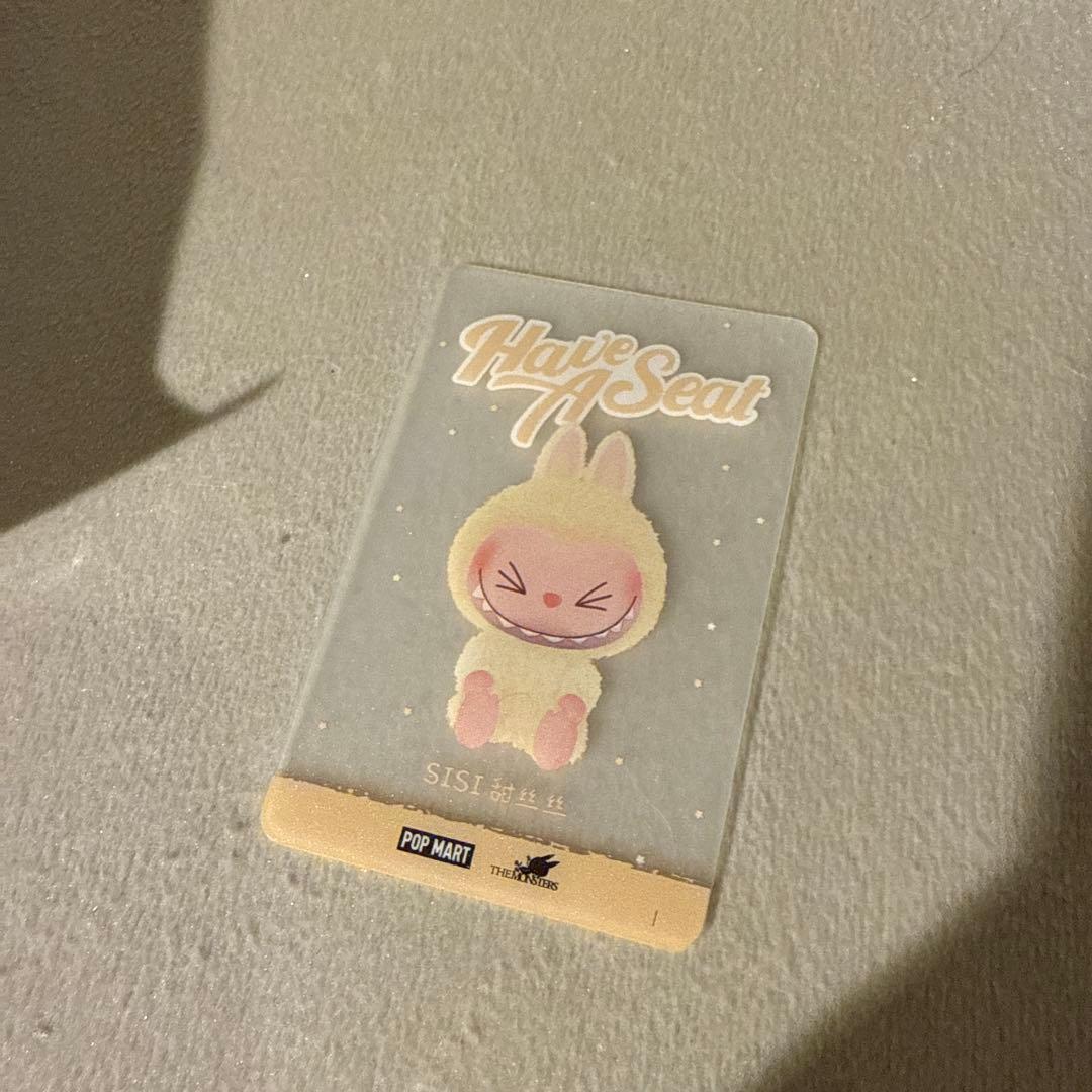 Labubu Have A Seat キーホルダー　SISI ラブブ