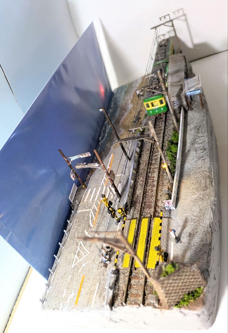 Ｎゲージ・ジオラマ展示台「江ノ電・鎌倉高校前駅とスラムダンク踏切」※車両付き
