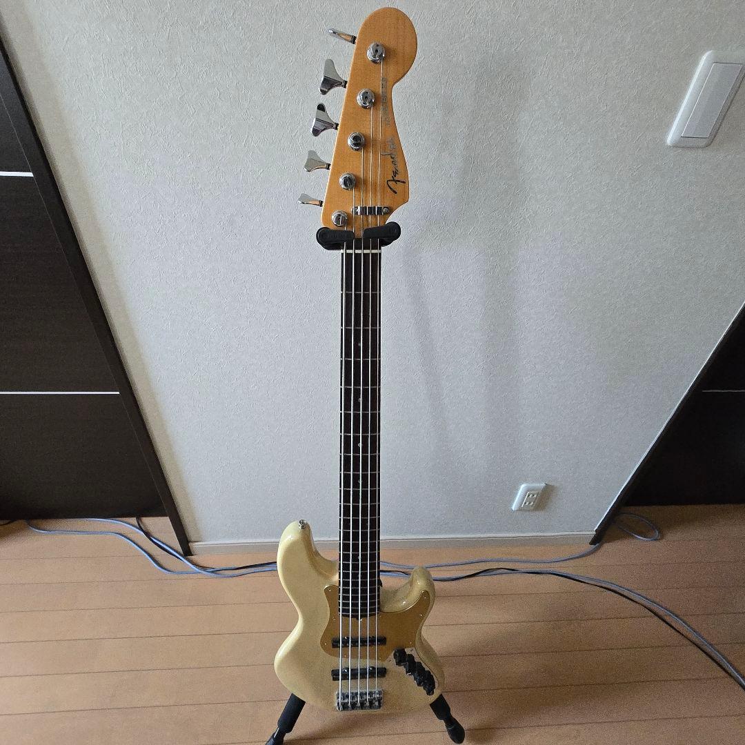 Deluxe Jazz Bass® V, Kazuki Arai Edition