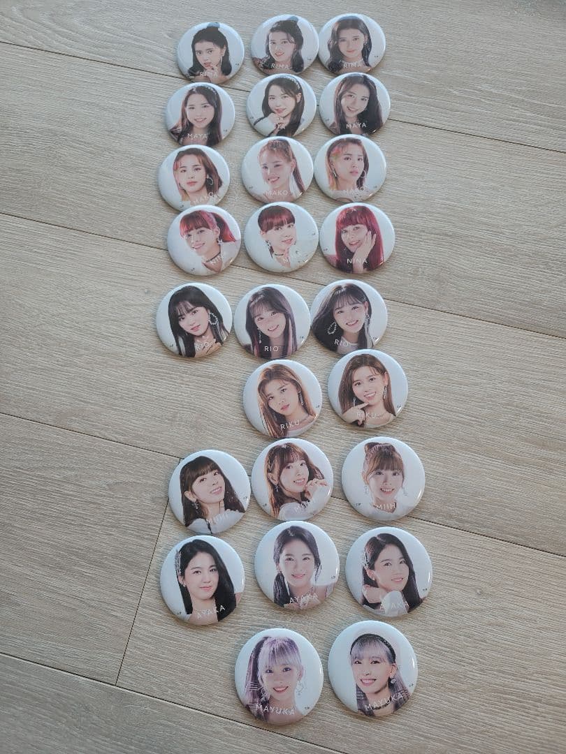 K-POPグッズセット バッジ・写真・クリアファイル