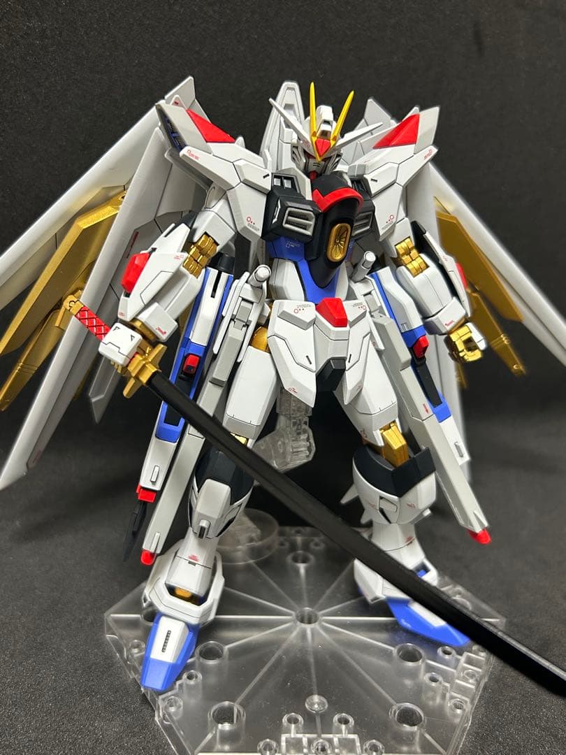 ガンプラ　マイティーストライクフリーダム完成品