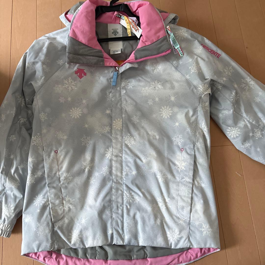 デサント　スキーウェア　150センチ　女の子　上下セット