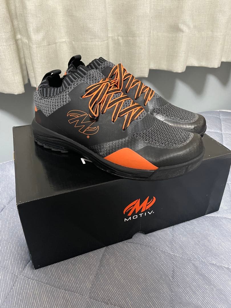 値下げ ボウリングシューズ MOTIV モーティブ 27cm右投げ