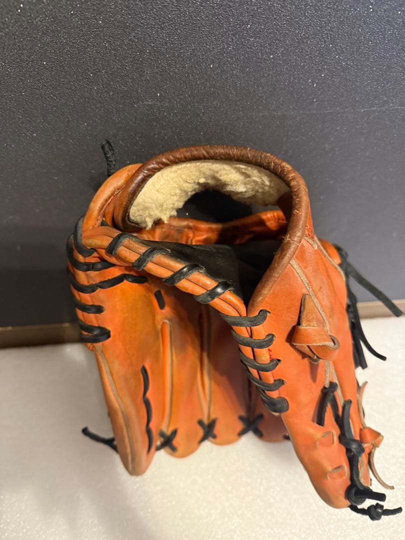 ★即戦力★ ハタケヤマ 一般硬式用 外野手 人気 良型 直刺繍 小指2本