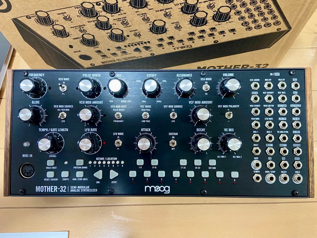 MOOG MOTHER-32 セミモジュラー アナログシンセサイザー