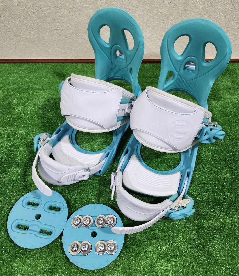 シンプルデザインで全体的に綺麗なレディーススノーボード2点セット