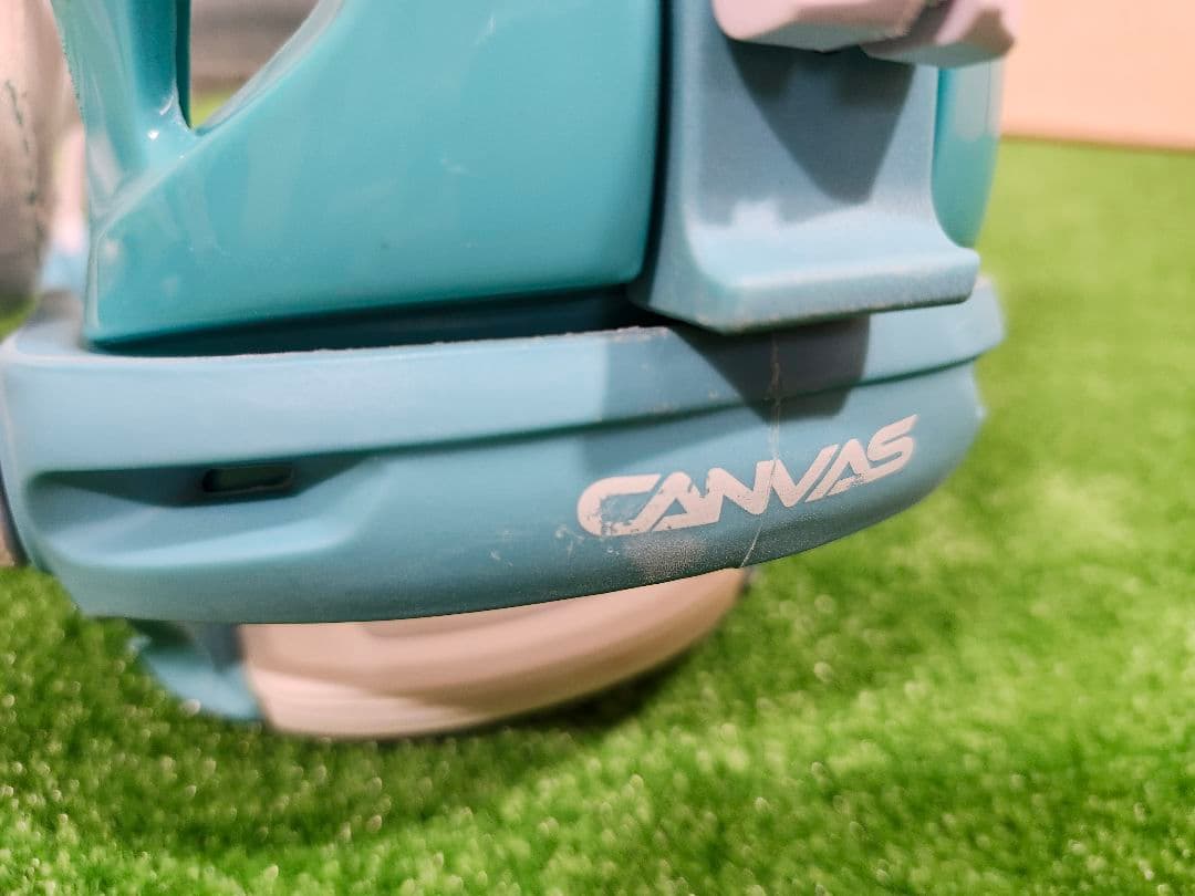 シンプルデザインで全体的に綺麗なレディーススノーボード2点セット