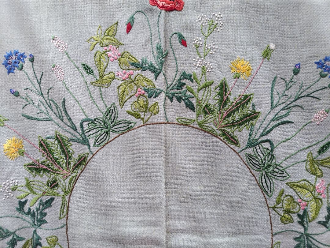 灰青色地花柄刺繍テーブルクロスハンドメイドビンテージ