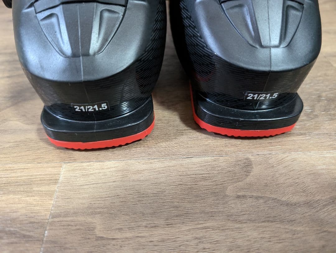 新品　ATOMIC スキーブーツ　21〜21.5cm　ジュニア　キッズ