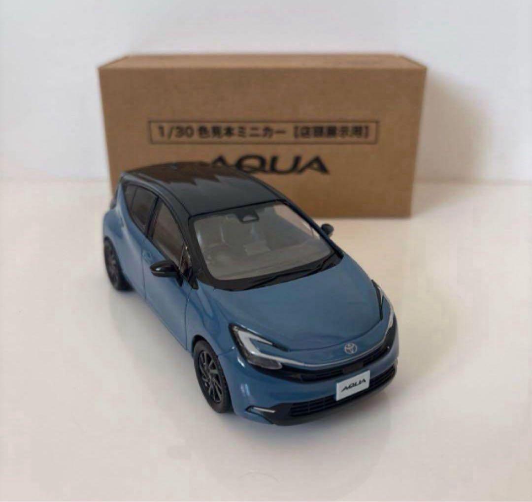 トヨタ 新型アクア 後期型 ミニカーカラーサンプル グレイッシュブルー【非売品】