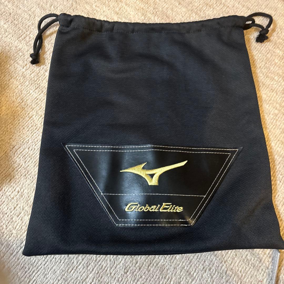 【新品未使用】Mizuno 軟式グローブ 黒 袋付き　少年野球　右手用