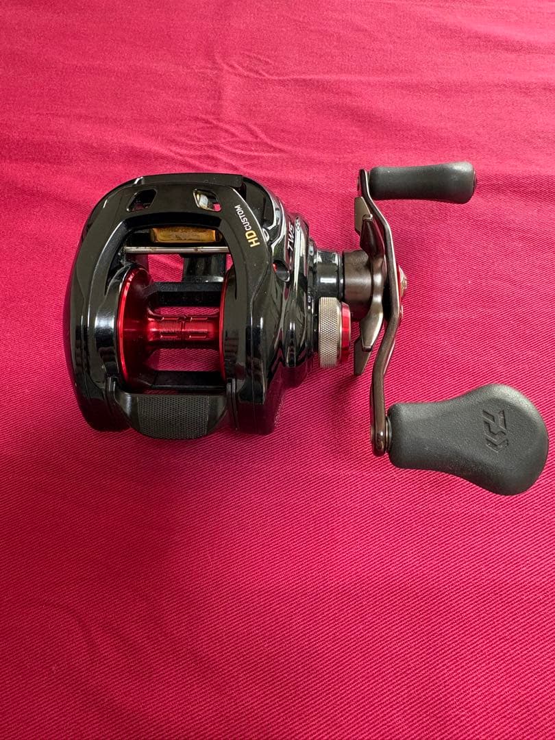 ダイワ タトゥーラ HDカスタム 7.3R 右ハンドル ベイトリール TWS