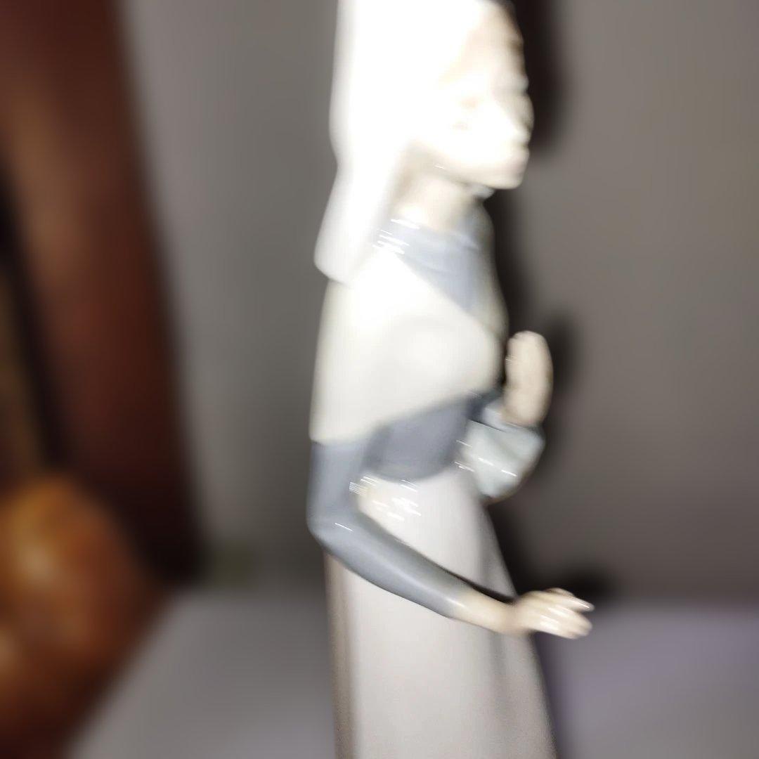 陶器製 女性像 バスケット付き