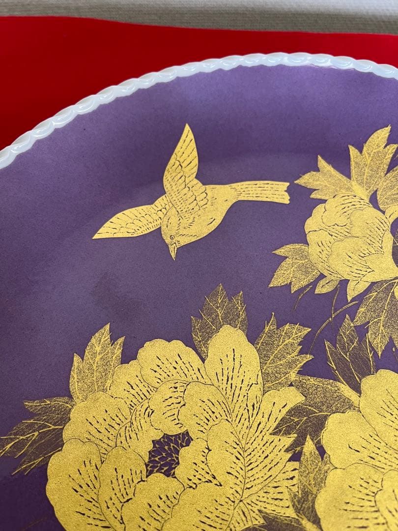 人間国宝 吉田美統『紫地 釉裏金彩 牡丹文 飾皿』 約30㎝ 管理Y31