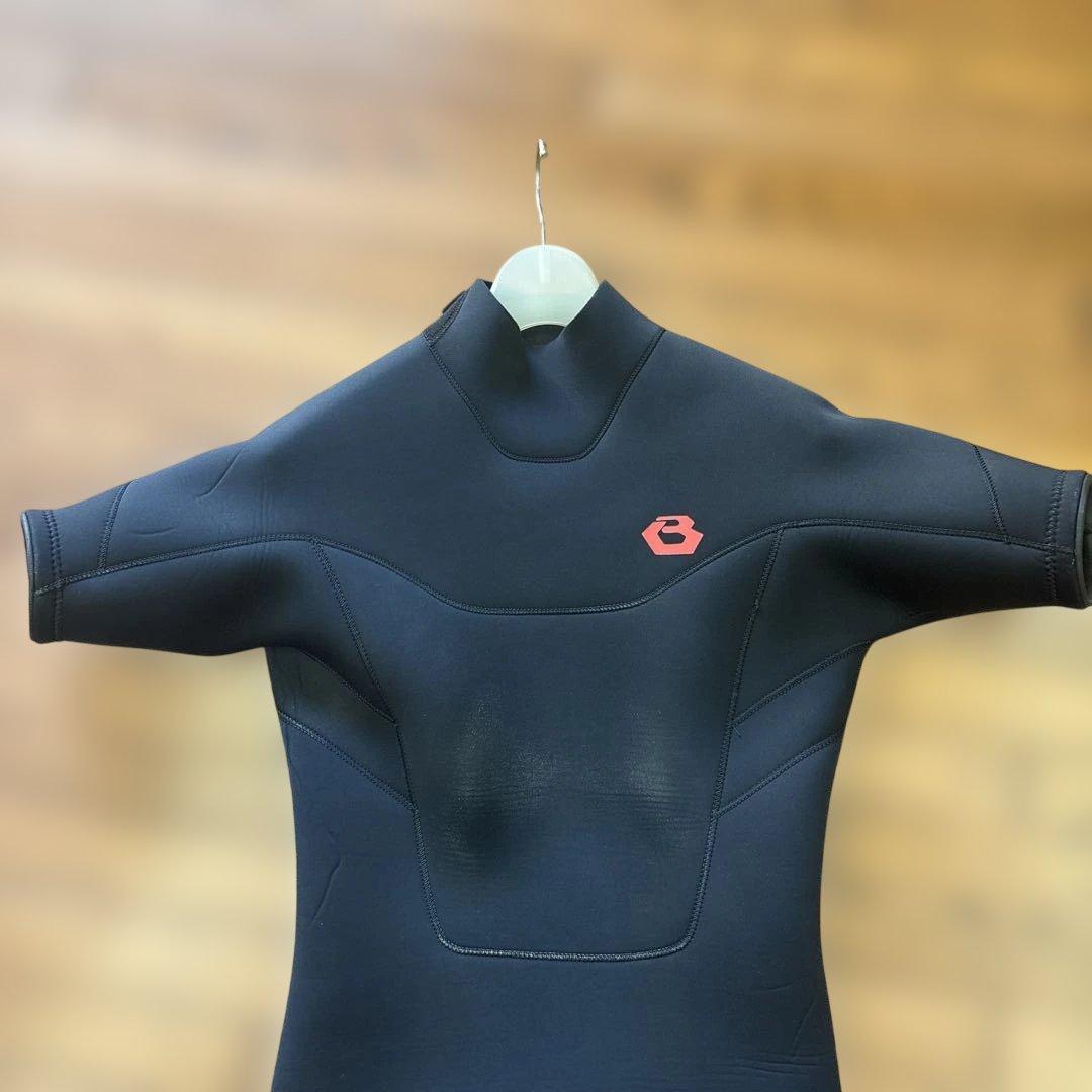 BEWET ブラック 半袖膝下ウェットスーツ