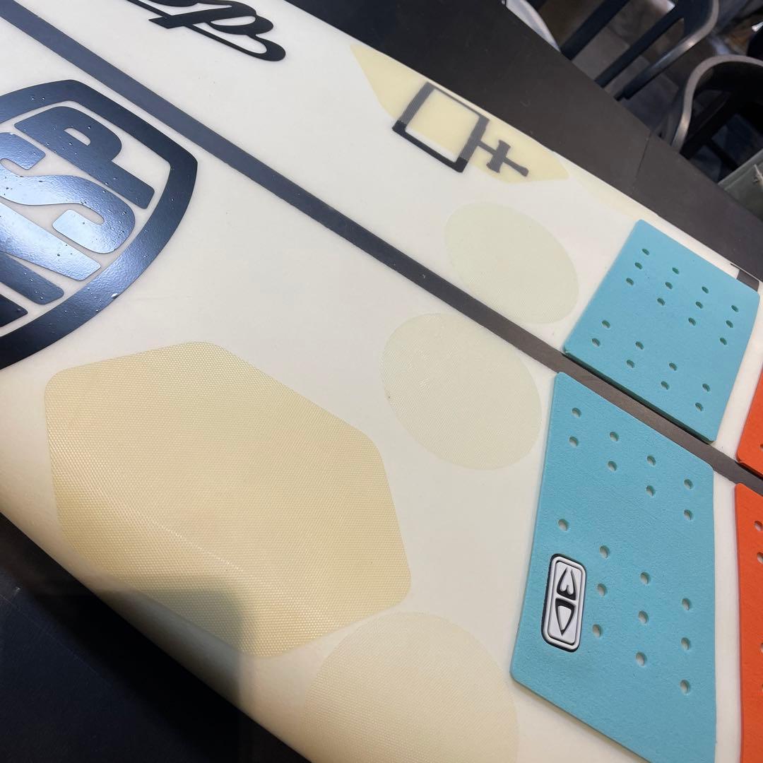 5.7 サーフボード　浮力有　1-DA 5フィンでバリバリ動く