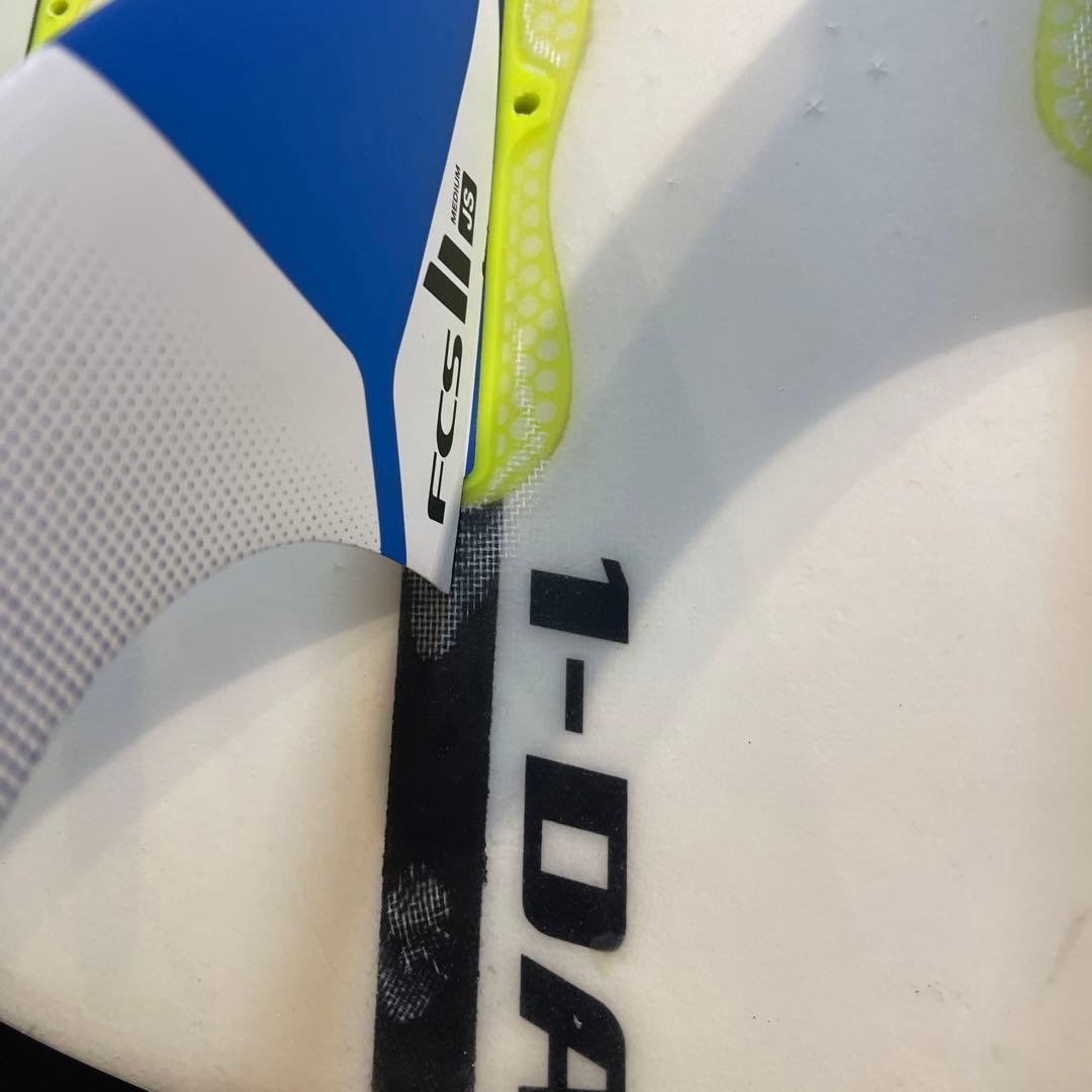 5.7 サーフボード　浮力有　1-DA 5フィンでバリバリ動く