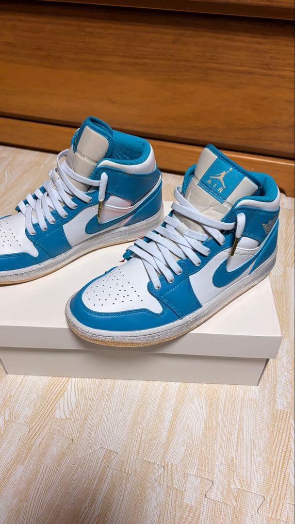 NIKE AIR JORDAN 1 MID アクアトーン/セレスティアルゴールド