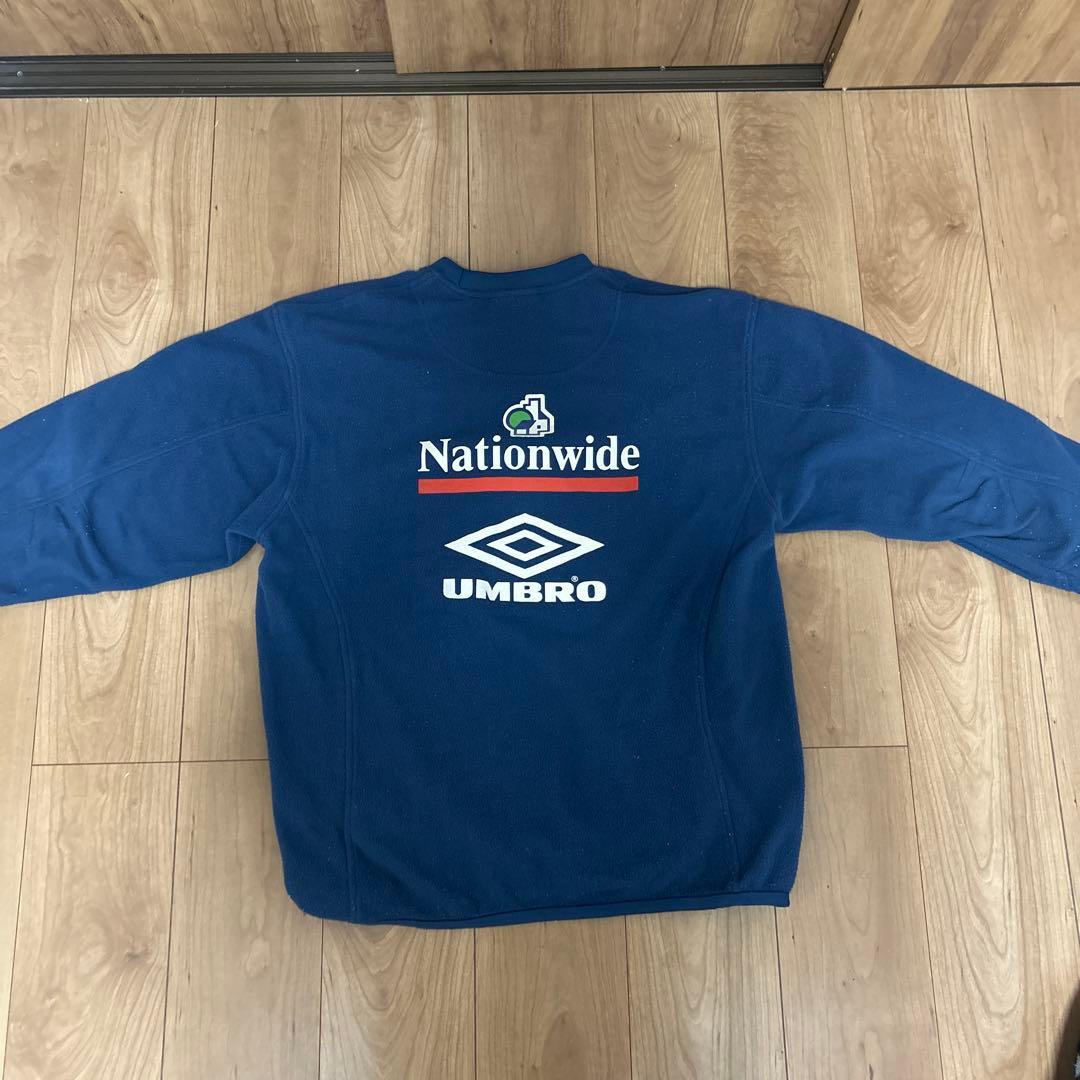 Umbro ネイビー スウェットシャツ