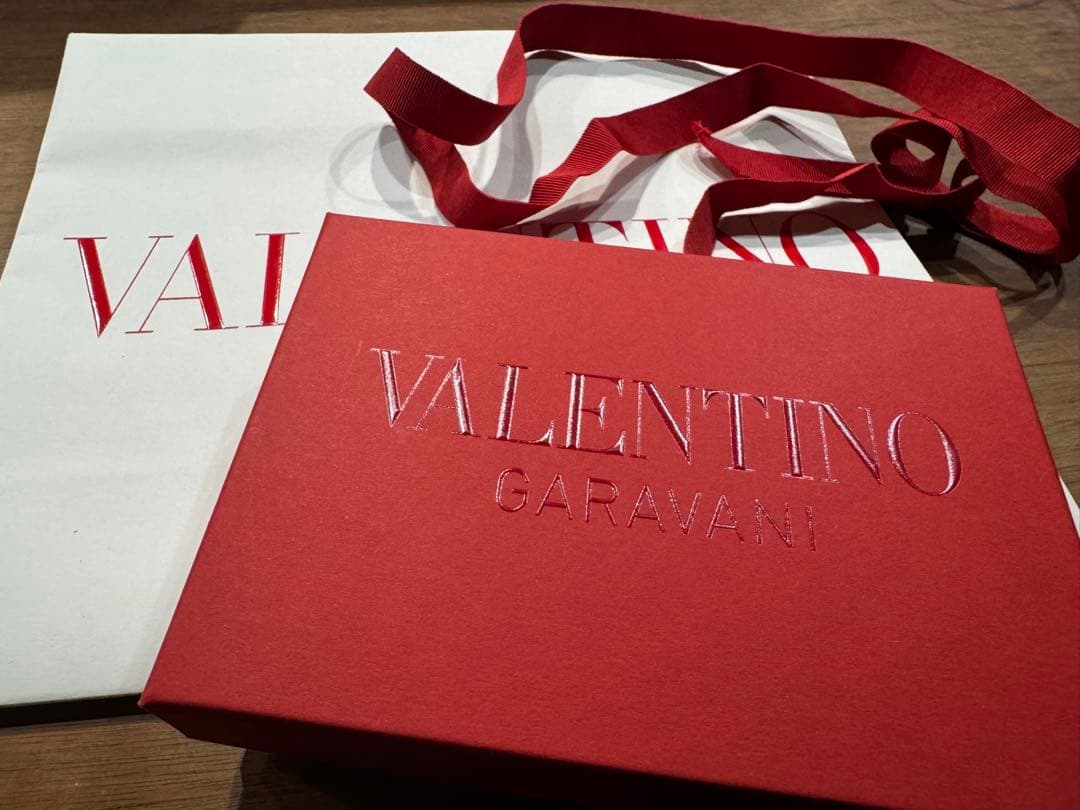 ヴァレンティノ ガラヴァーニ ロックスタッズ カードホルダー ブラック