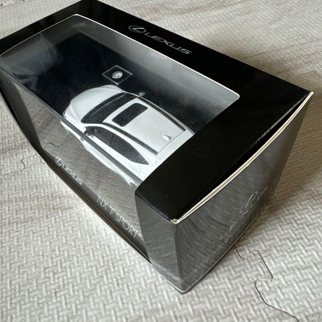 Lexus NX \"F SPORT\" ホワイト ミニカー 1/43