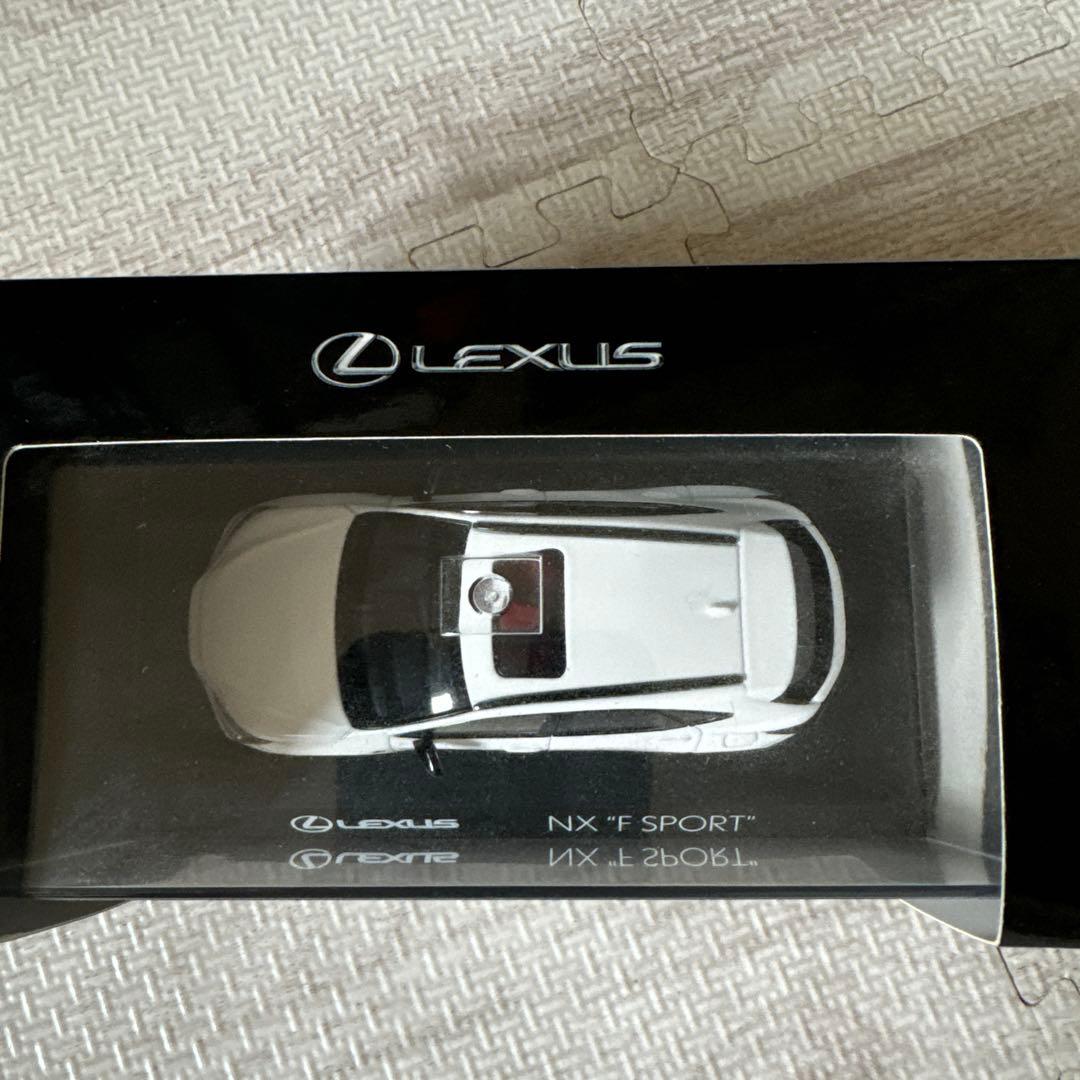Lexus NX \"F SPORT\" ホワイト ミニカー 1/43