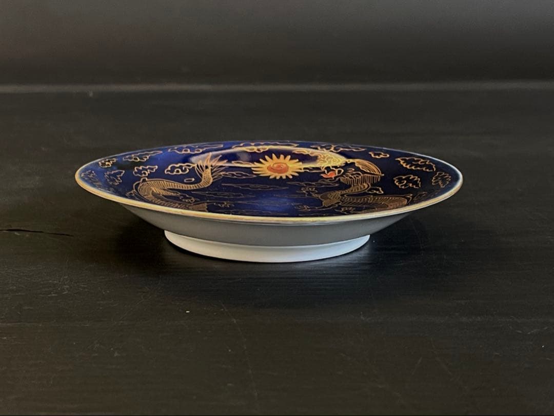 「母」 中国古玩 大清乾隆年製 十錦 金彩 龍文 瑠璃 皿 （108A）