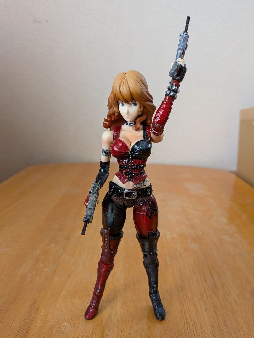 峰不二子フィギュア　可動式アクションフィギュア